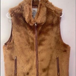 NWOT Women’s Sz L Faux Fur Vest